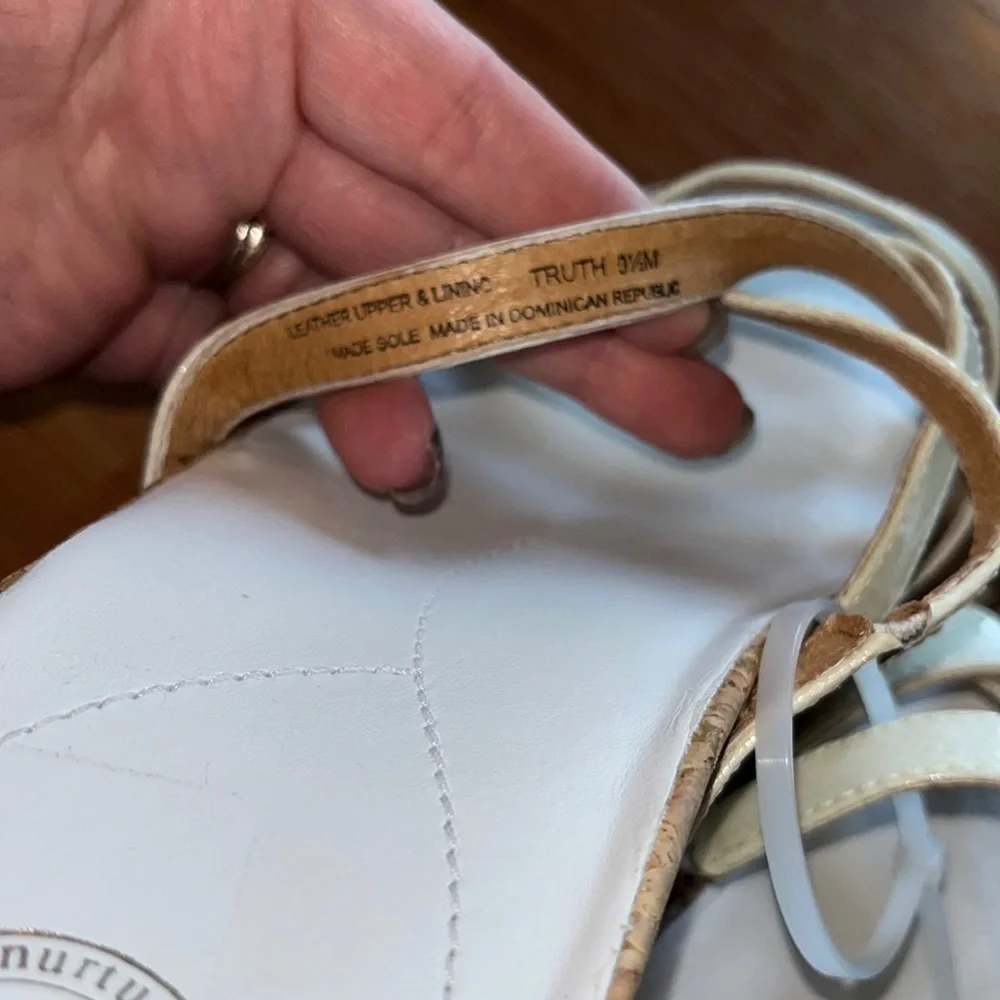 Nurture women’s white leather strap cork wedge Truth Sandals Size 9.5